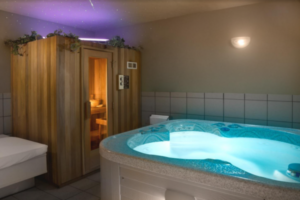 Slide image 2 of 6 for valere-salon-spa
