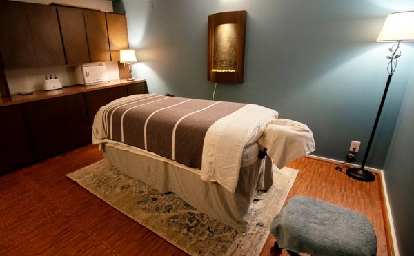 Slide image 1 of 2 for immerse-modern-massage