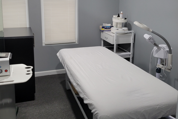 Slide image 5 of 6 for leau-salon-spa