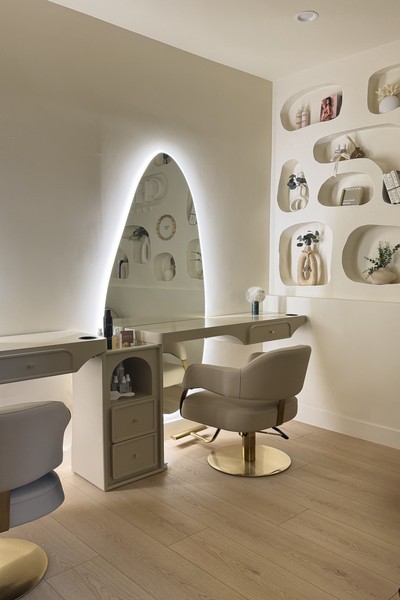 Slide image 2 of 6 for chita-beauty