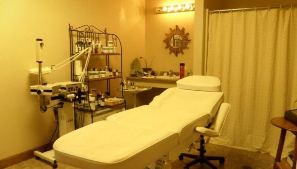Slide image 1 of 6 for raylenes-total-salon-concepts-princeville