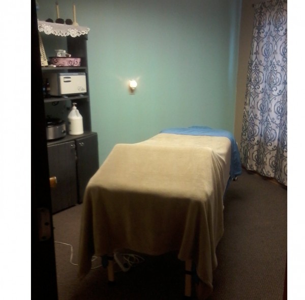 Slide image 1 of 4 for glasswing-massage