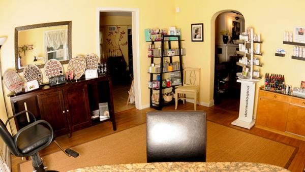 Slide image 2 of 7 for dragonfly-salon-and-studio