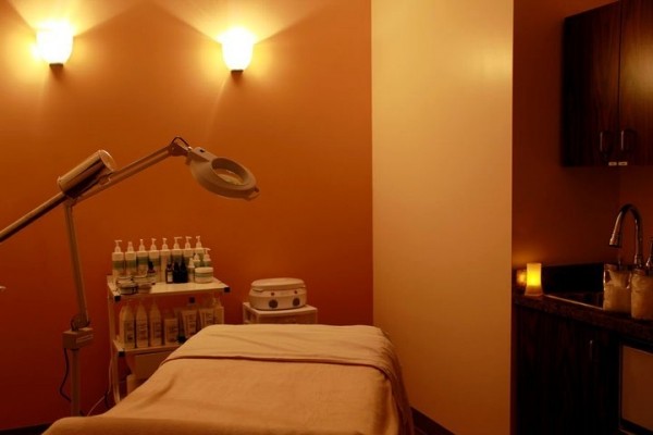 image for Hand & Stone Massage and Facial Spa - Midlothian