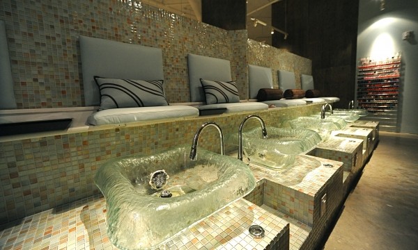 Slide image 2 of 4 for salon-delegance