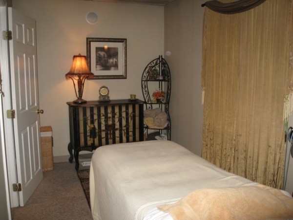 Slide image 2 of 5 for laschi-hairstylists-day-spa