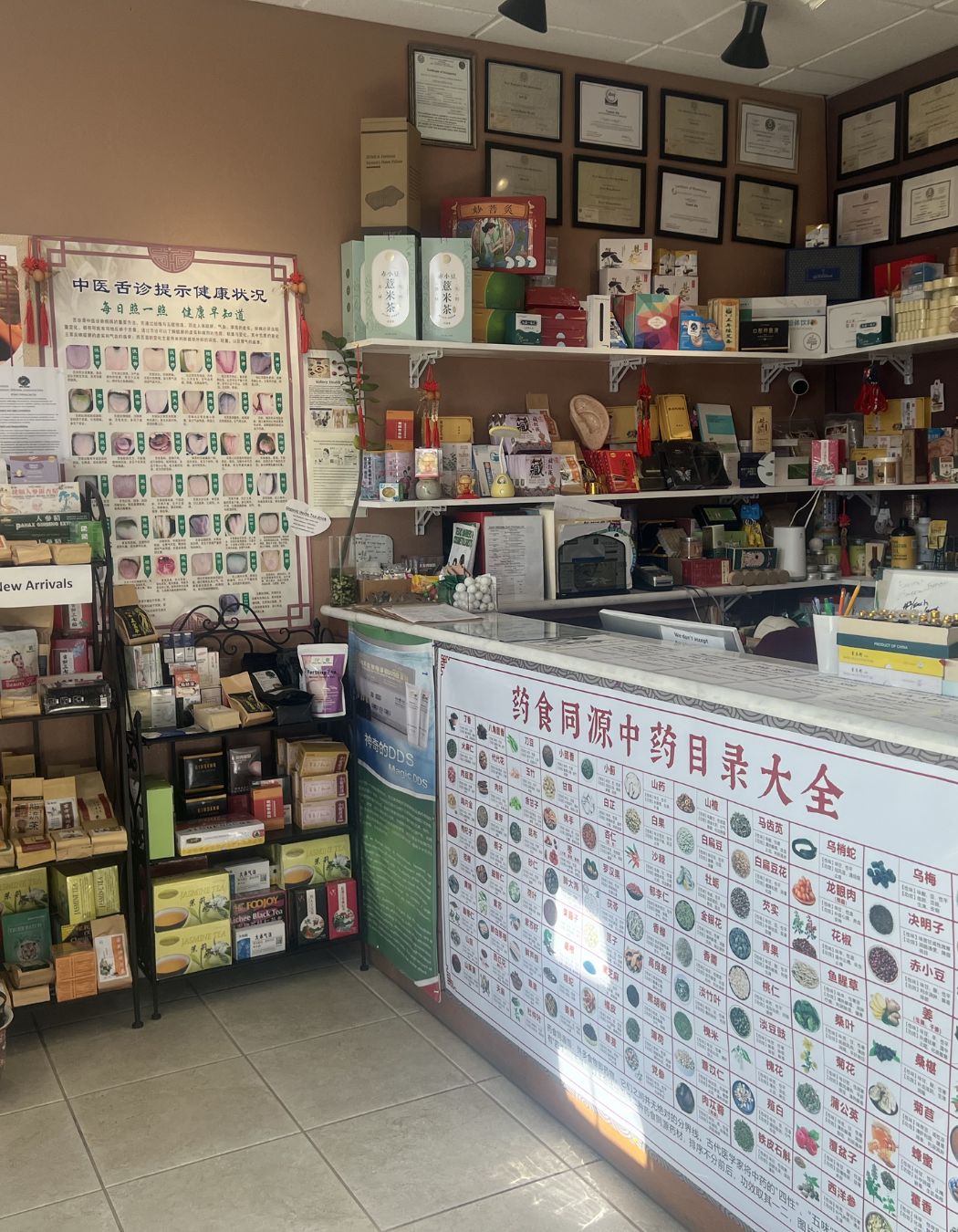 Welcoming reception area inside a spa in San Antonio, Texas, featuring soothing décor, a modern front desk, and Chinese language signs.