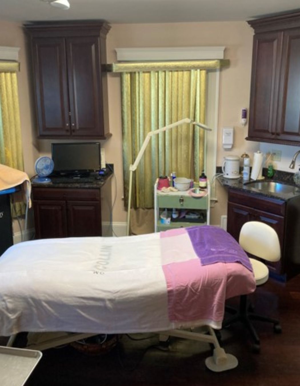 A medical treatment room treatments such coolscupting and skintighting services