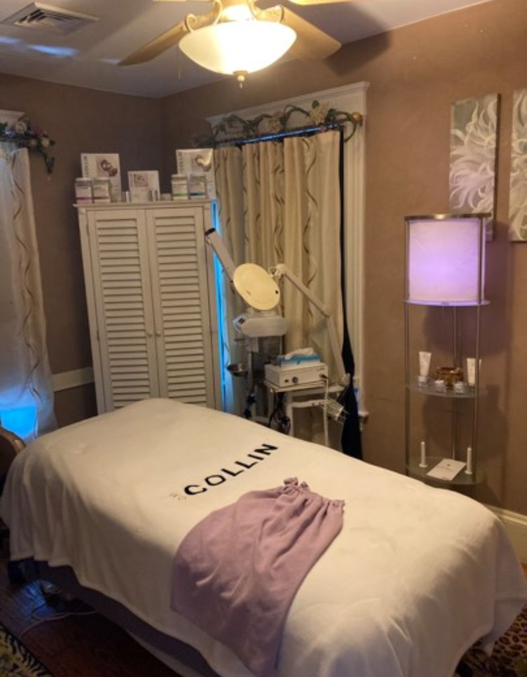 A clean and relaxing treatment room at Mac Med Spa 